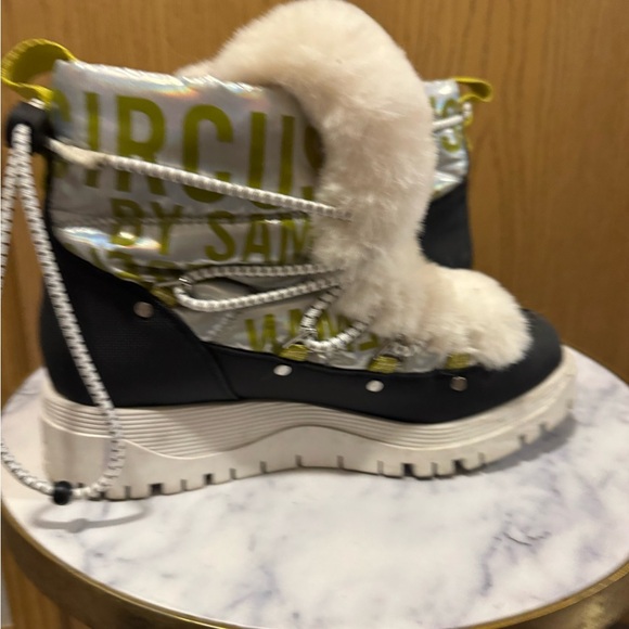 Circus by Sam Edelman Black and Cream Winter Boots - Picture 5 of 9